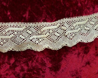 Fine Lace Cotton Cream Scalloped edged 1 inch Lace nearly 7 yards Vintage Supply Notion Border Lace Victorian Style Destash