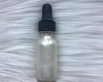 Gold/White/Metallic/Sparkly/Glow Like Liza Liquid Highlighter