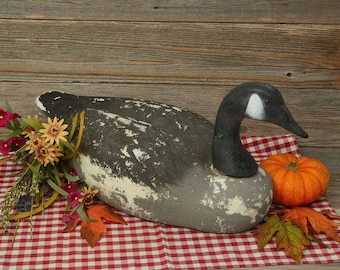VINTAGE GOOSE DECOY; Great Looking, Designed, Styrofoam Hunting Decoy With a Plastic Swiveling Head.