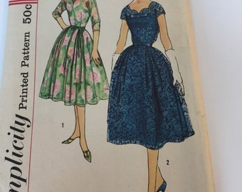UNCUT Late 1950s Full Skirt Dress with Kimono Sleeves Scalloped Neckline Simplicity 2583 Size 16 Bust 36”