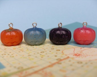 4x Tiny Resin Pumpkin Jack O Lantern Charms Multicoloured Kitsch