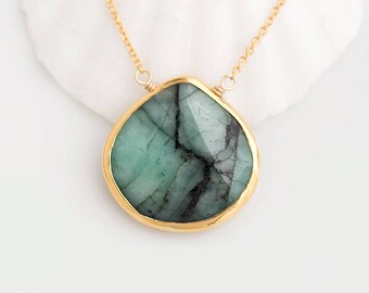 Raw Emerald Necklace, May Birthstone Necklace, Natural Gemstone Necklace, Gold Necklace, Green Emerald Necklace, Handmade Jewelry, Wife Gift
