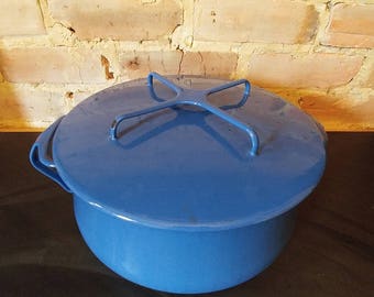 Beautiful vintage Dansk blue enamel pot dutch oven: 6 quart capacity