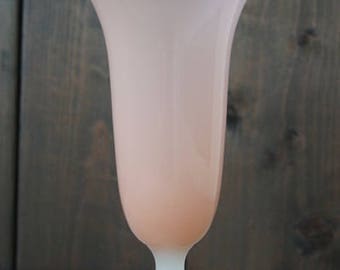 Vase pink on white foot of an inaline glass.
