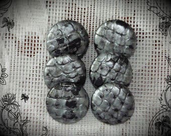 6 buttons of 22 mm RECOUVERTS of faux leather STYLE Croc silver and black.