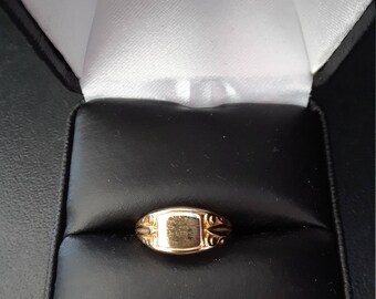 Vintage Esposito 18kt hge. childrens signet ring