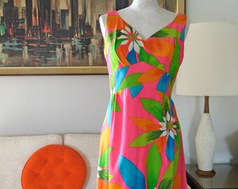 Malihini Long Hawaiian Dress Barkcloth Tropical Print Huge Flowers Bright Dress Bombshell Sleeveless Dress