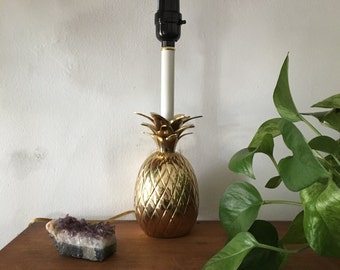 hollywood regency glam vintage brass pineapple lamp. hollywood regency pineapple lamp. retro pineapple lamp. mid century lamp