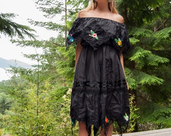 Vintage Mexican Dress, 70s Boho Dress, Black Embroidered Floral Peasant Dress, Off The Shoulder Dress, Senorita Summer Dress Festival Dress
