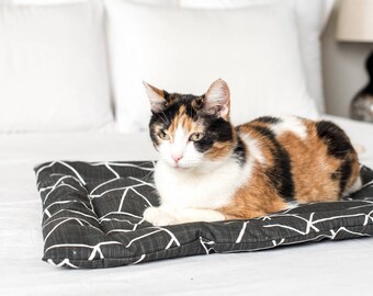 Catnip Mat Refillable Black and White / Catnip Cuddler Onyx / Refillable Catnip Bed / Washable Cat Mat / Cat Lady Cat gift