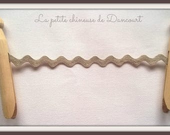 Serpentine natural linen lace