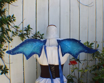 Small blue dragon wings