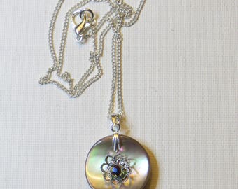 Vintage beige, curved - #1123 Pearl button necklace