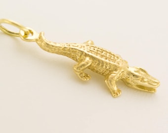 Massive 3d crocodile pendant charm bracelet 14kt. Gold 3d Crcodile Charm bracelet