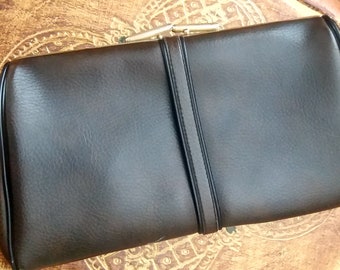 Vintage Mid Century Kiss Lock Leather Clutch With Novelty Print Lining / Clutch Bag / Pocket Book