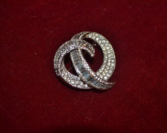 Vintage silver tone rhinestone brooch tjan91