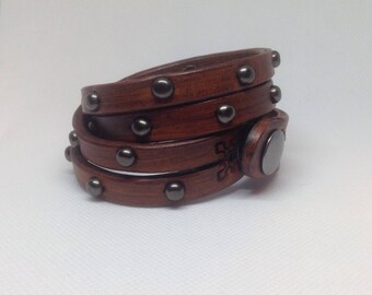 Brown split wrap bracelet with spots.