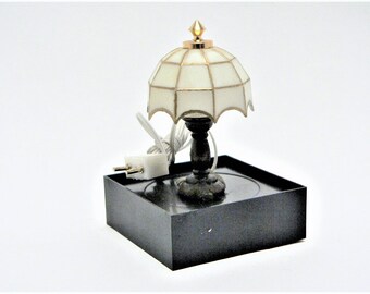 Dollhouse Miniature Lighted Table Lamp- Display Stock-LMP11NOS