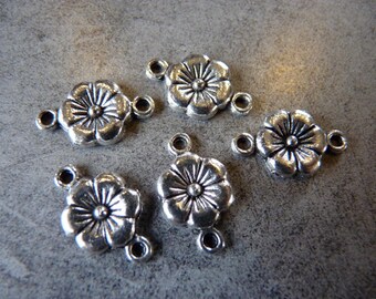 X 4 Silver Flower connectors