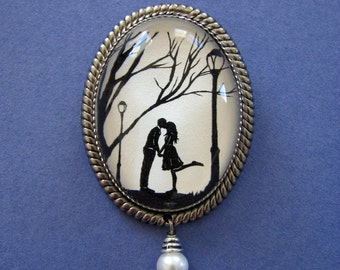 AUTUMN KISS Brooch - Silhouette Jewelry