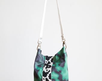 Fabric shoulder bag made of theatre cloth-green/Black