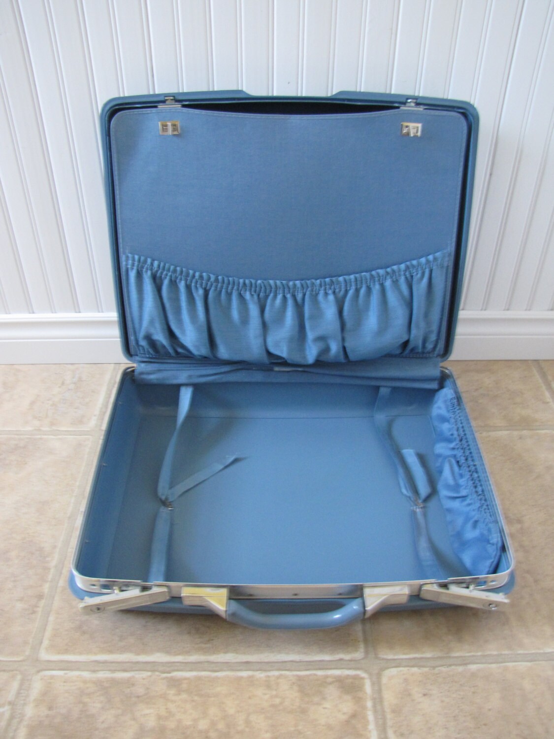 Vintage Retro Baby Blue Hardshell Samsonite Luggage