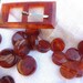 Belt buckle and buttons matching round, vintage look tortoise shell or amber, diameter of 1.7 cm and 2.2 cm red ocher color