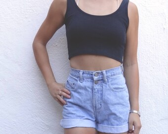 roll-cuff denim short // blue denim shorts // basic denim shorts // vintage denim shorts // high-waisted shorts // high waisted denim