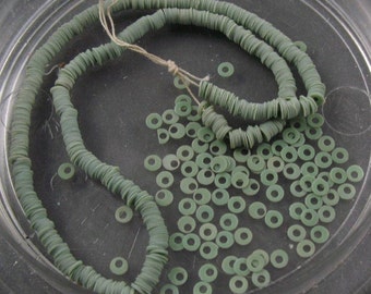 Vintage Sequins - 2mm Pale Green