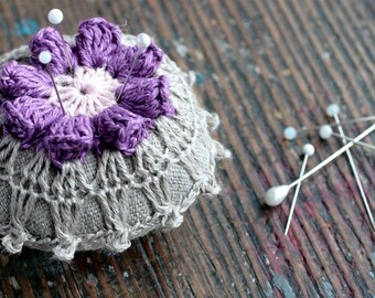 Linen pincushion - crochet motif