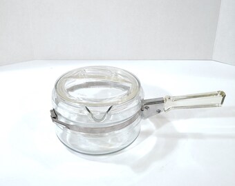Pyrex Glass Flameware 2 Quart Pan with Locking Clear Glass Lid and Handle and Metal Strap