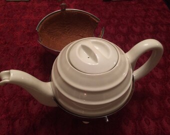 A Vintage Retro 1940s Heatmaster Chrome Plated Insulated Teapot with Bakelite Snout Handle & Feet