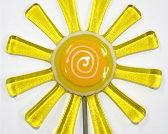 Glassworks Northwest - Transparent Yellow Daisy Plant Stake - Fused Glass Garden Art