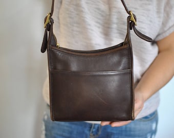 Vintage COACH MESSENGER BAG , leather bag .............(562)