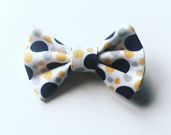 Hair bow in white cotton with yellow and blue polka dots
