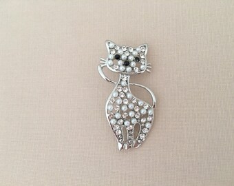 Cat Pearl Rhinestone Brooch.Cat Brooch.Pearl Cat Brooch.Cat Pin.Kitten Brooch.Kitty Brooch.Kitten Pin.Animal.Crystal Cat.Cute.white cat