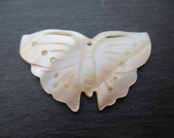 Mother of Pearl: 41 mm Butterfly pendant