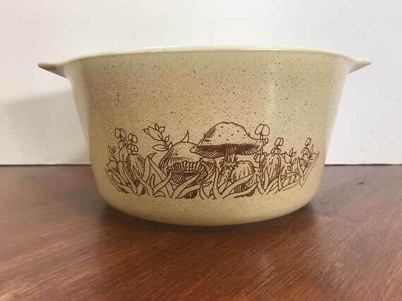 Pyrex Forest Fancies casserole 1 qt