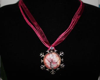 Necklaces and pendant of snow flakes