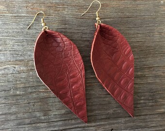Las Hojas (Leaf) Earrings - Cranberry