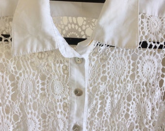 Women's white vintage blazer with collar it's good for the summer or beach