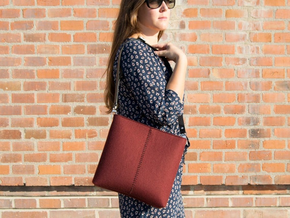Felt small CROSSBODY BAG with leather strap / maroon / burgundy / felt bag / wool felt bag / made in Italy