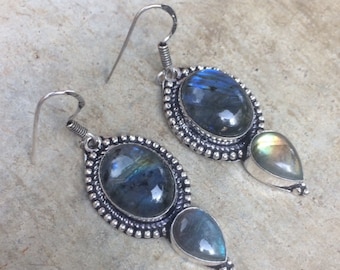 Vintage silver and labradorite earrings. Bohemian earrings. Boho earrings. Labradorite dangle earrings