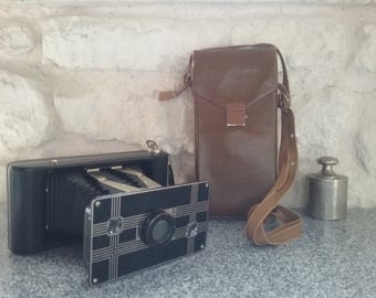Vintage KODAK Jiffy camera series Six - 16 by folding bellows - with original case / 1940s, Made in USA