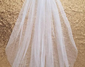 Wedding veil / tulle veil / white veil / ivory veil / fingertip veil / one tier veil / simple veil / bachelorette veil / bridal shower veil