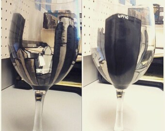 Pittsburgh skyline wine glass