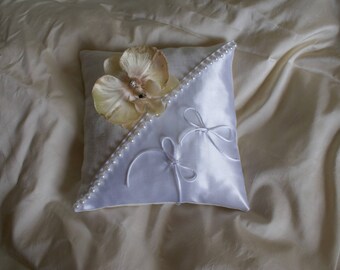 wedding ring cushion: wedding