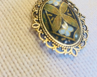 Floral pendant