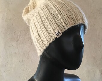 Classic warm winter hat in Icelandic wool