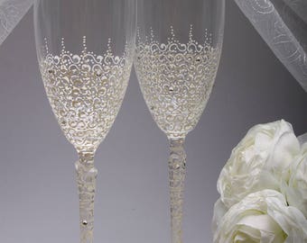 Wedding glasses Glasses Ivory Wedding champagne glasses Set Wedding glasses Charming WeddingGlass Personalized Set Mr and Mrs Toasting